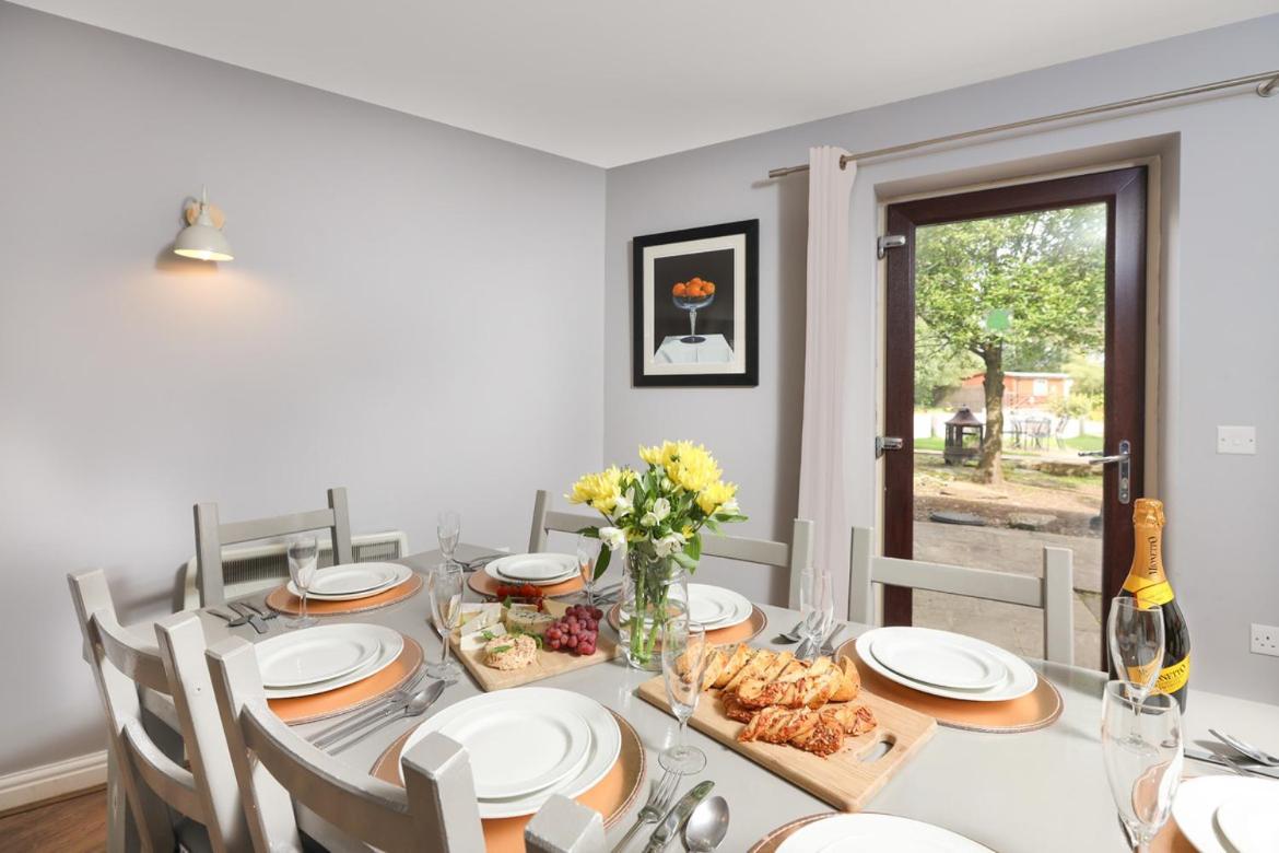מטלוק Hopton Cottage - Darwin Lake Holiday Village מראה חיצוני תמונה
